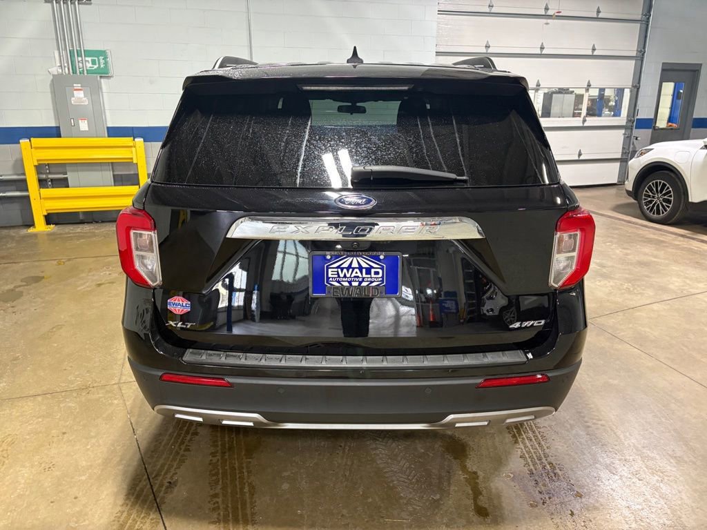 Certified 2022 Ford Explorer XLT w/ Equipment Group 202A image 4