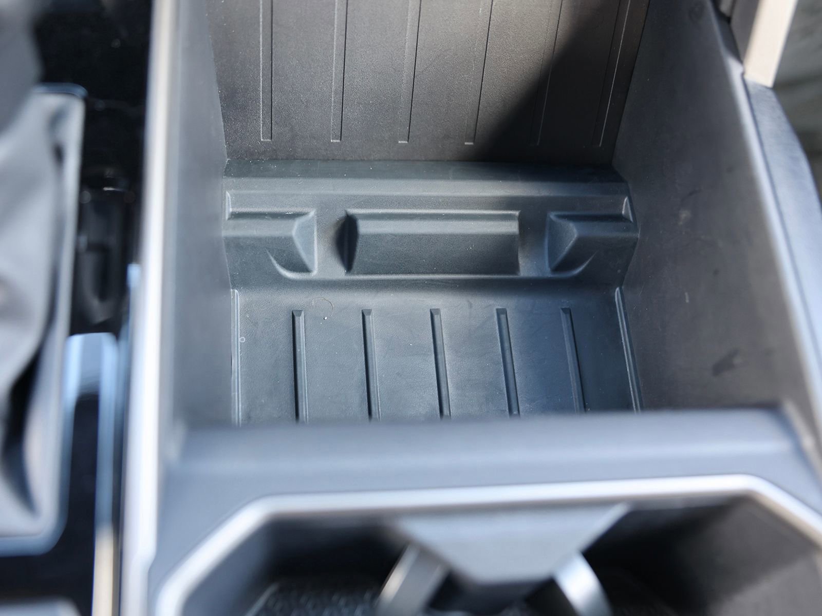 Used 2025 Toyota Tundra SR5 w/ TRD Off-Road Package AWD/4WD image 33