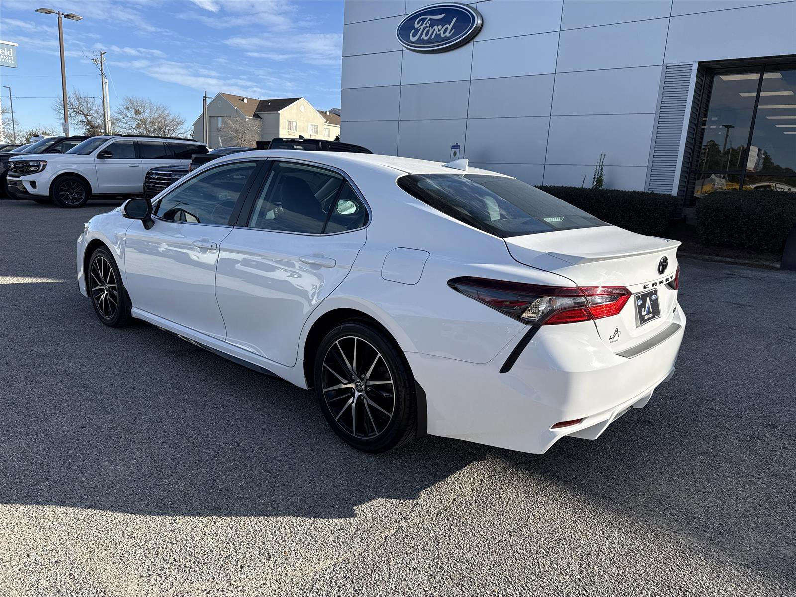 Used 2024 Toyota Camry SE image 34