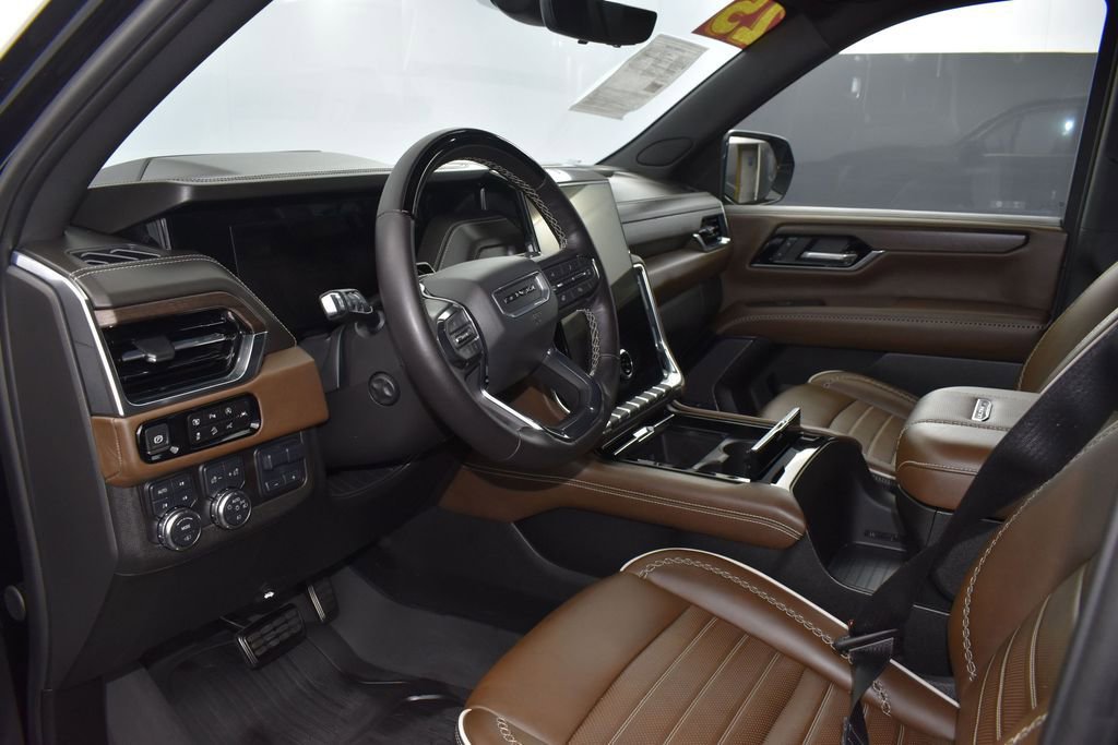 Used 2025 GMC Yukon XL Denali Ultimate AWD/4WD image 8