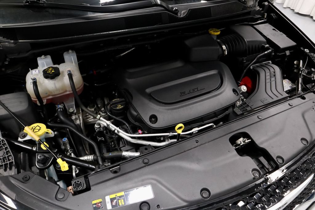Used 2025 Chrysler Pacifica Select FWD image 15
