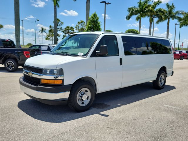 Used 2017 Chevrolet Express 3500 LT w/ LT Preferred Equipment Group RWD image 4