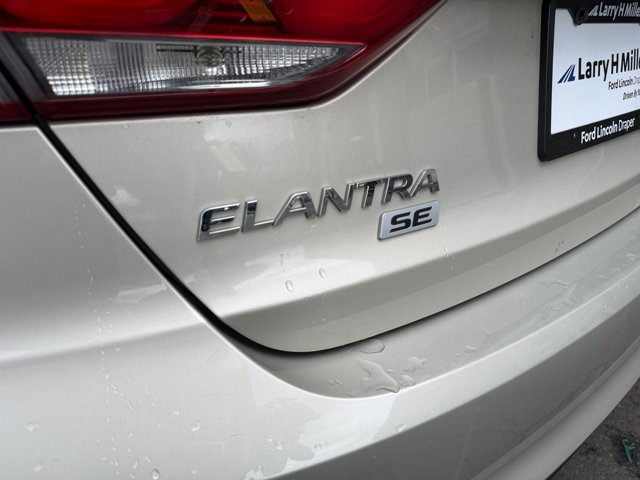 Used 2017 Hyundai Elantra SE image 25