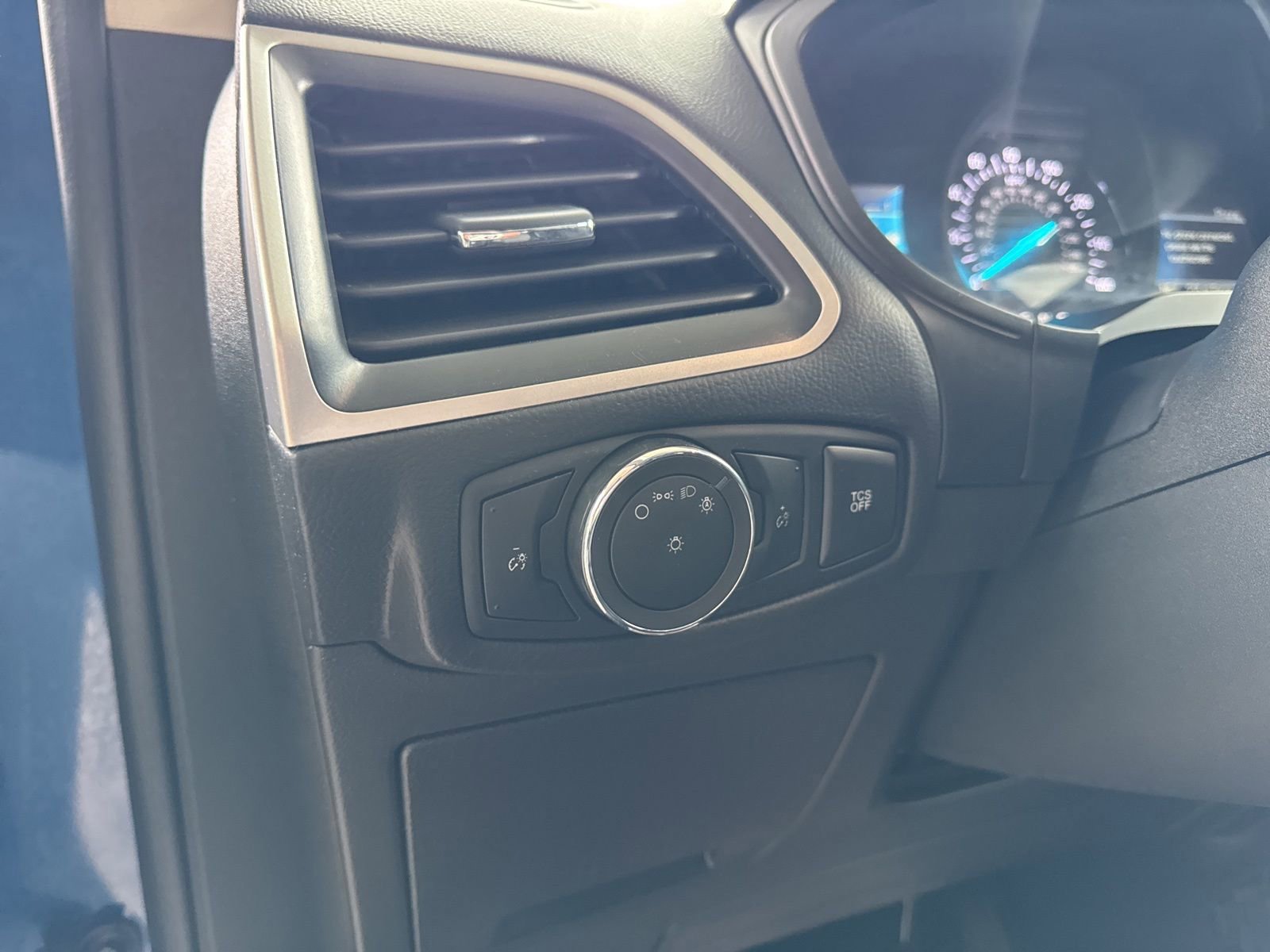 Certified 2024 Ford Edge SEL image 27