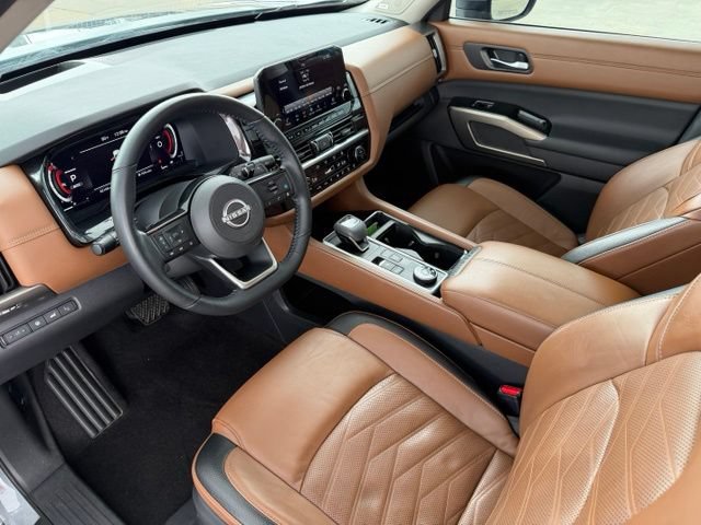 Used 2023 Nissan Pathfinder Platinum AWD/4WD image 13