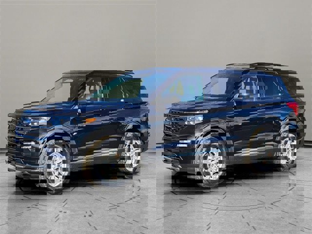 Certified 2022 Ford Explorer XLT w/ Equipment Group 202A image 3