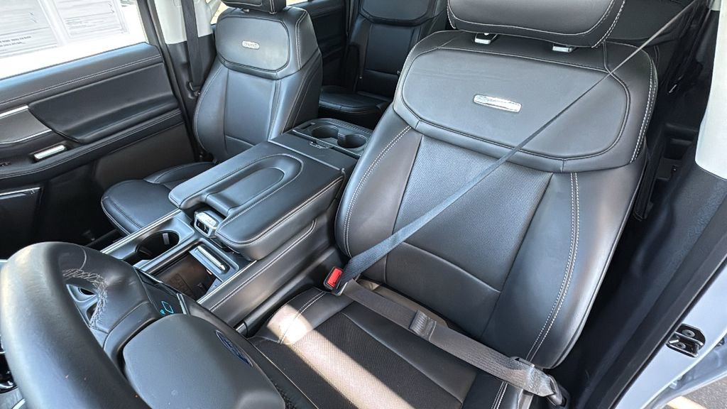 Certified 2025 Ford Expedition Platinum image 23