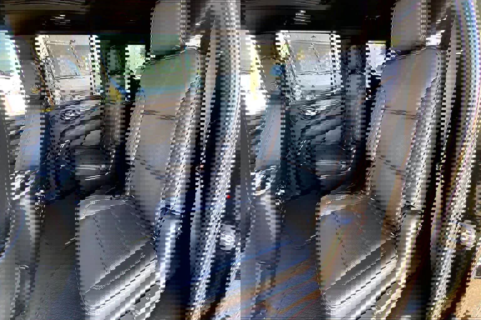 Used 2022 GMC Yukon XL Denali w/ Denali Premium Package image 17