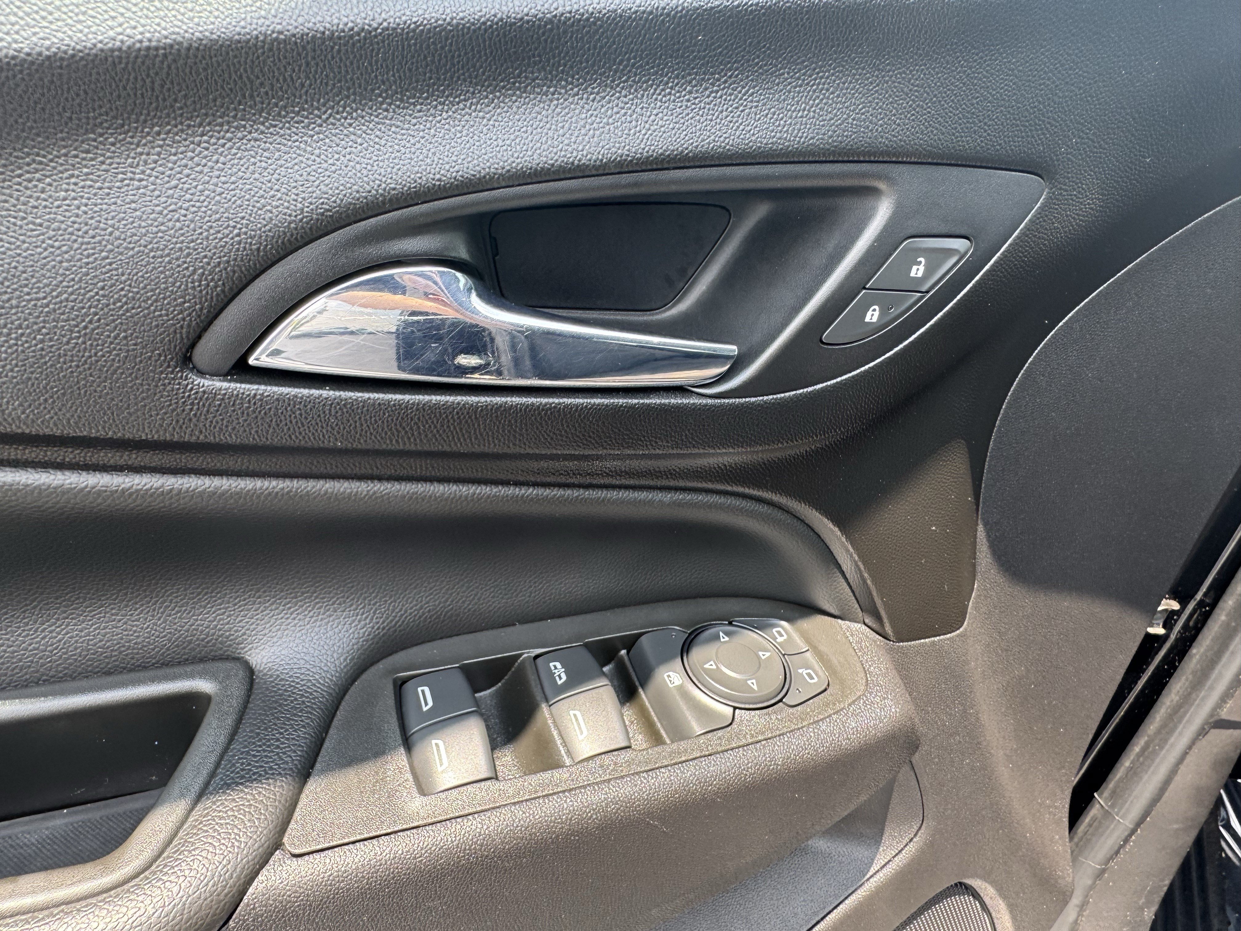 Used 2020 Chevrolet Equinox LT FWD image 12