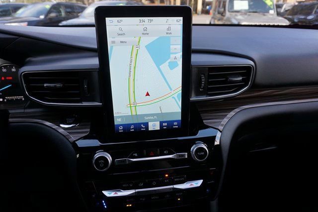 Certified 2022 Ford Explorer Limited w/ Limited Technology Package image 9