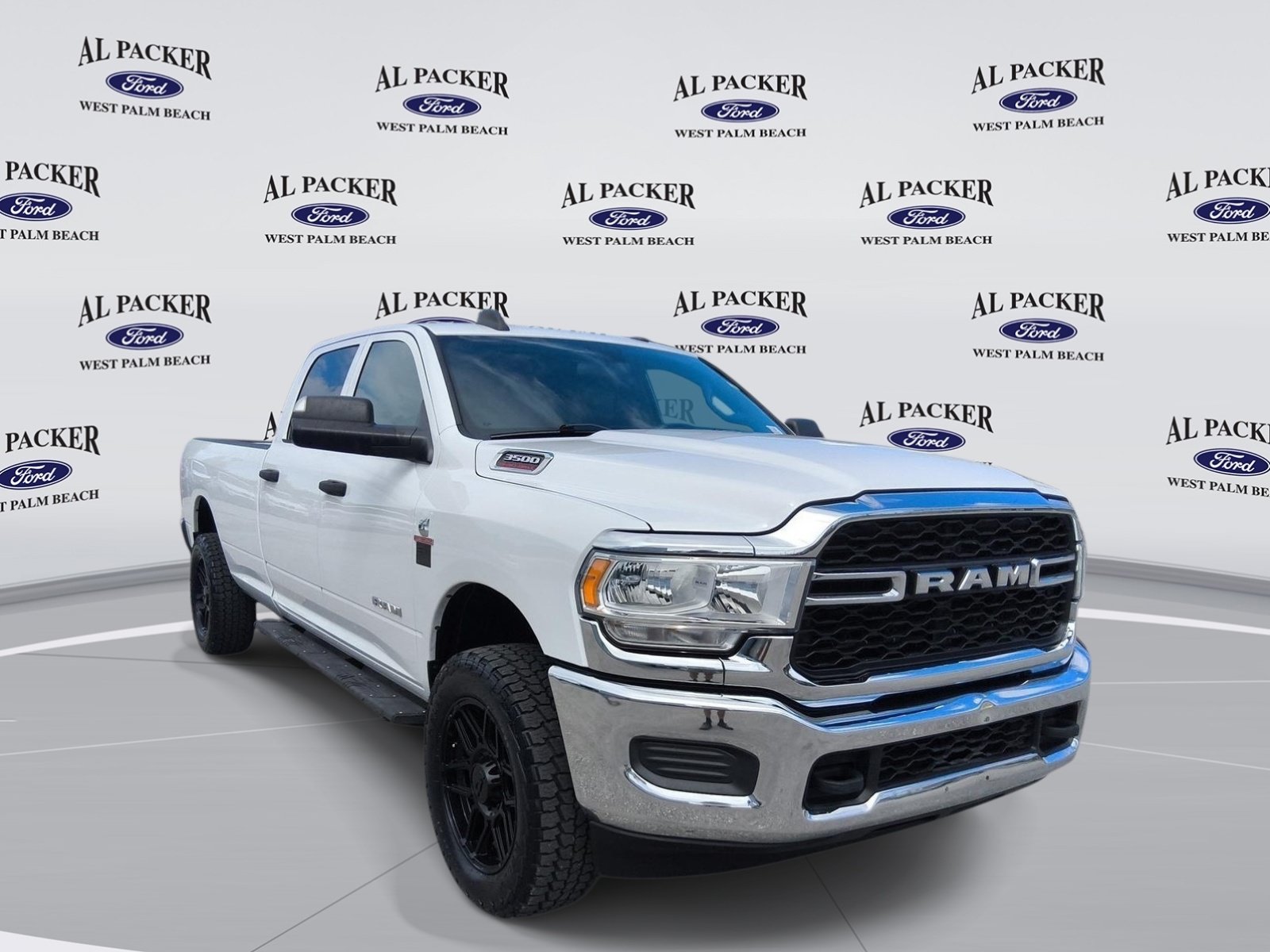 Used 2022 RAM 3500 Tradesman w/ Chrome Appearance Group AWD/4WD image 9