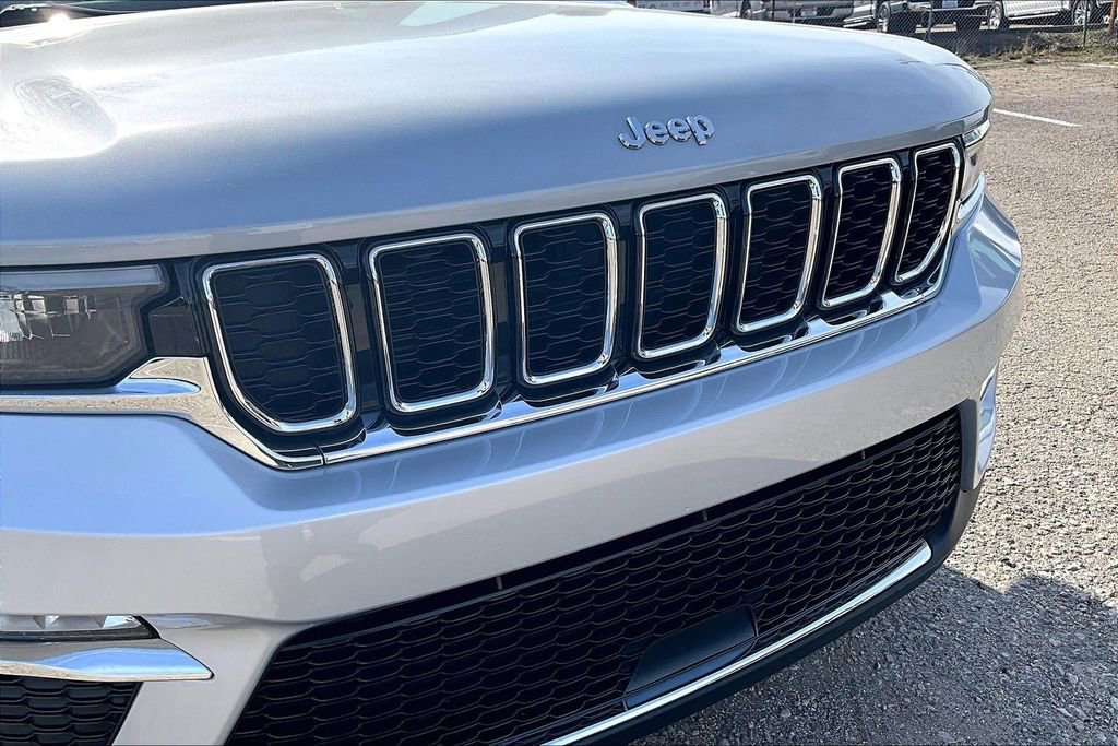 Used 2023 Jeep Grand Cherokee Limited AWD/4WD image 28