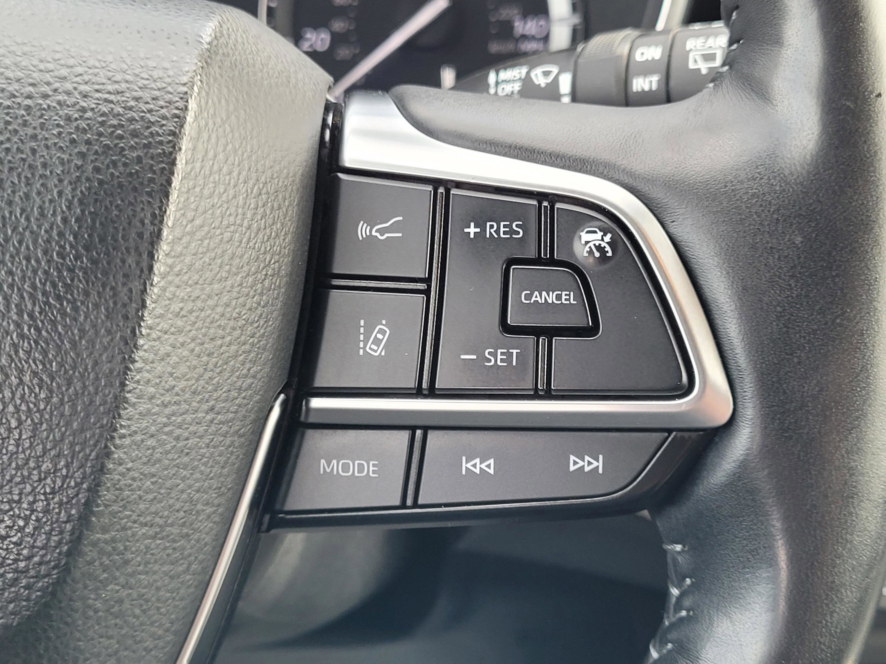 Used 2020 Toyota Highlander Limited image 11