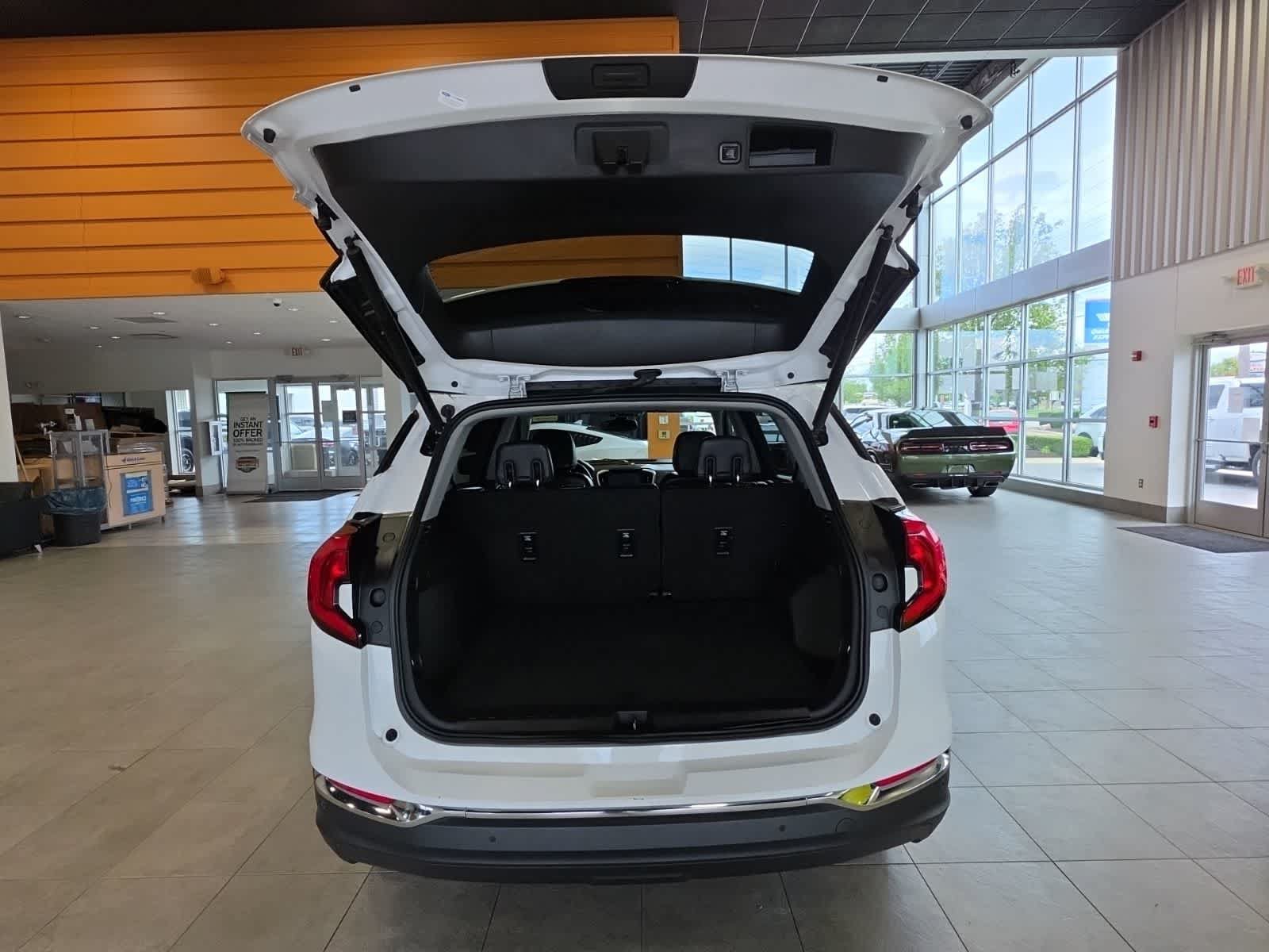 Used 2019 GMC Terrain SLT w/ Preferred Package AWD/4WD image 11