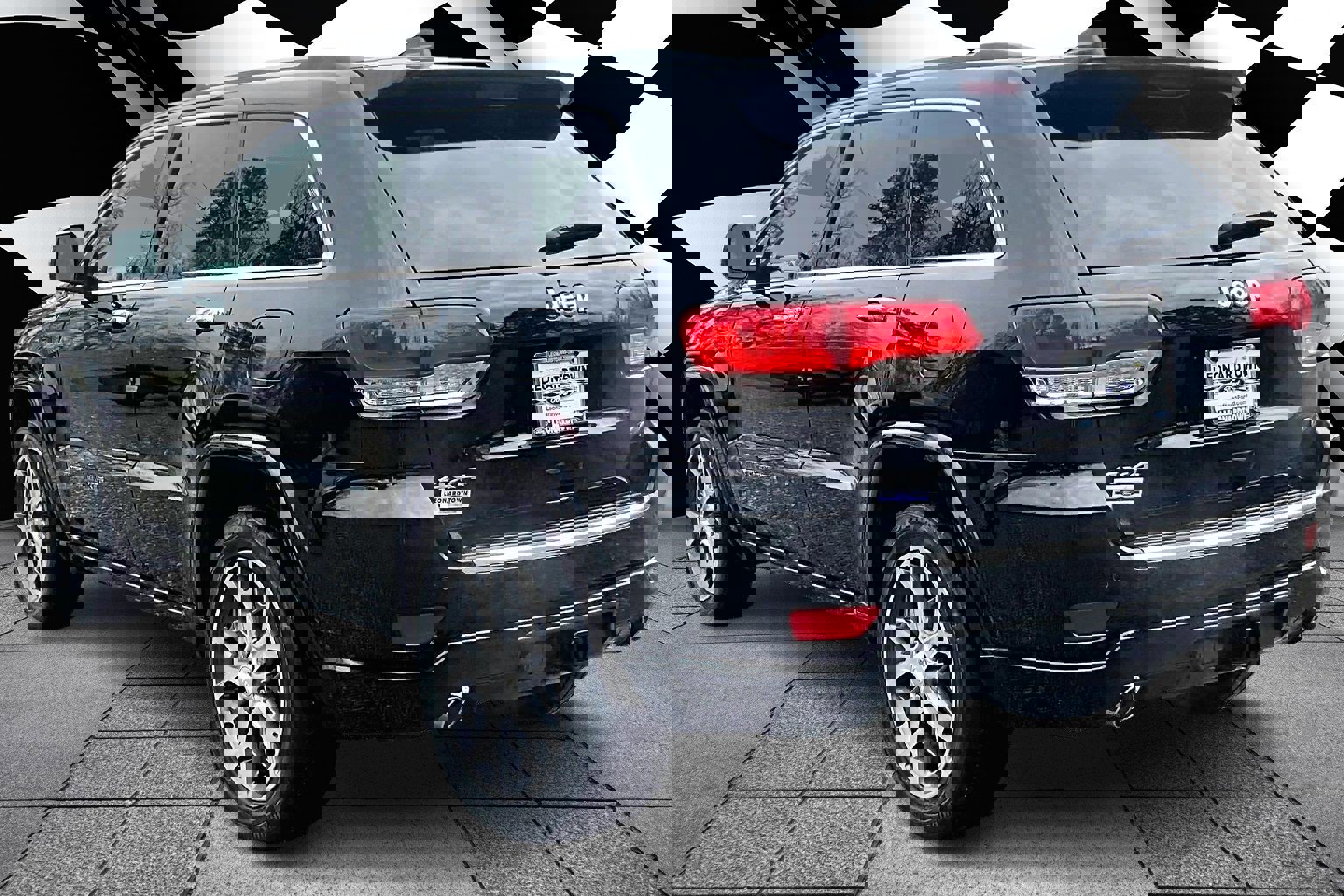 Used 2019 Jeep Grand Cherokee Overland image 2