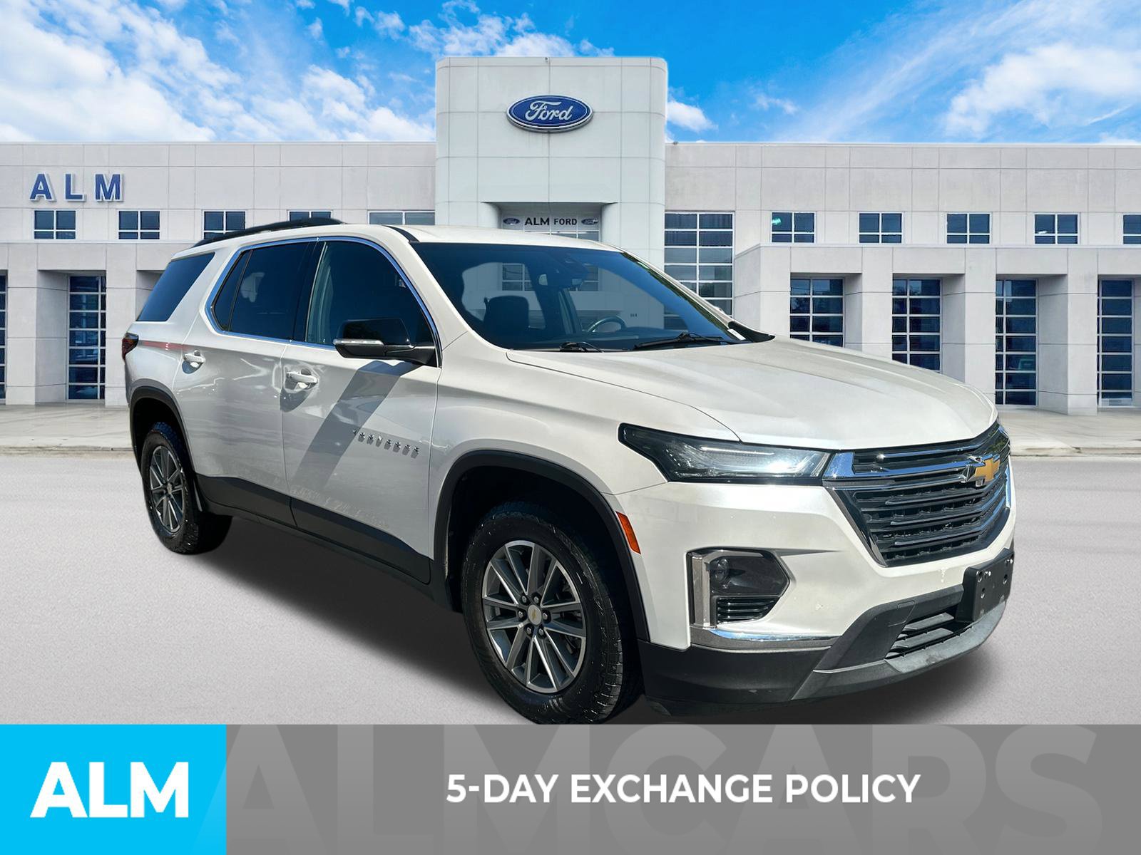 Used 2023 Chevrolet Traverse LT FWD image 3