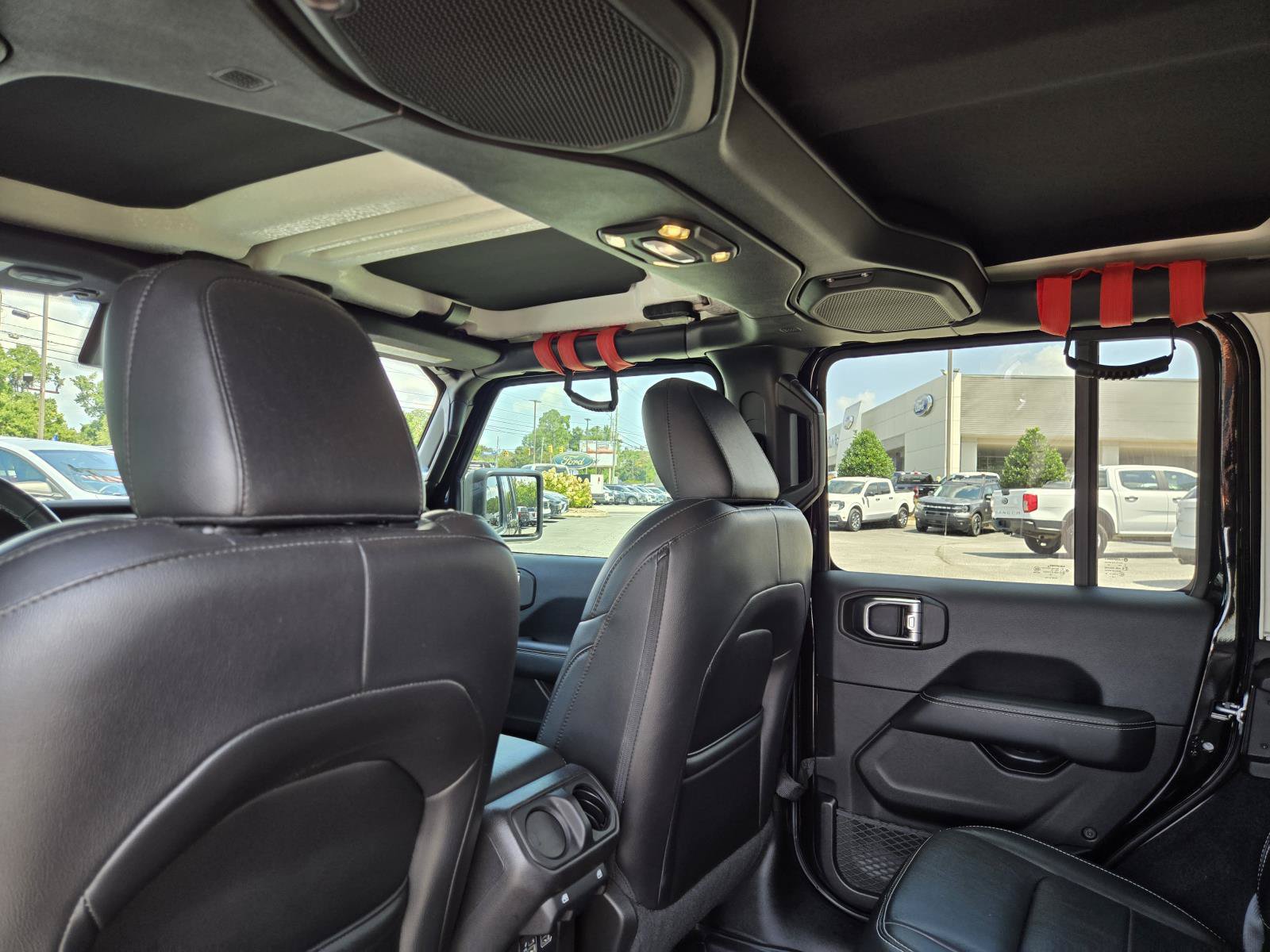 Used 2019 Jeep Wrangler Unlimited Sahara AWD/4WD image 16
