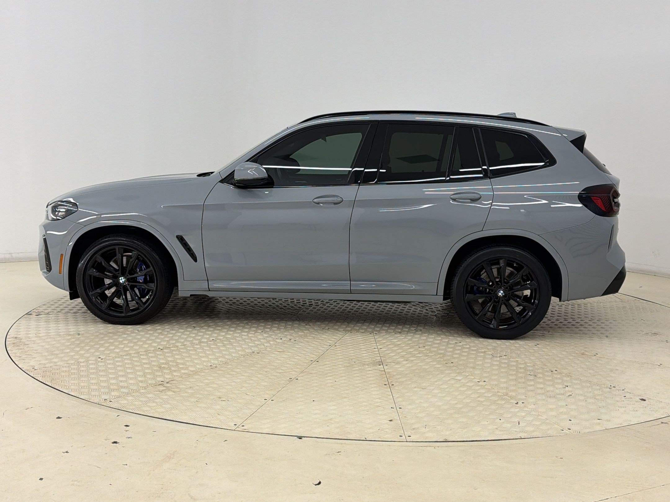 Used 2024 BMW X3 sDrive30i w/ Premium Package RWD image 2