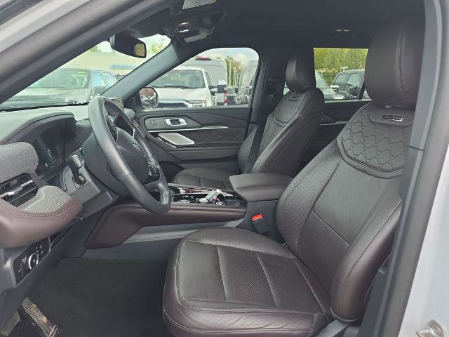 Certified 2025 Ford Explorer Platinum w/ LUX Leather Package AWD/4WD image 23