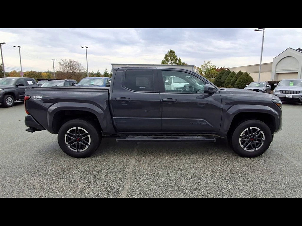 Used 2025 Toyota Tacoma TRD Sport AWD/4WD image 9