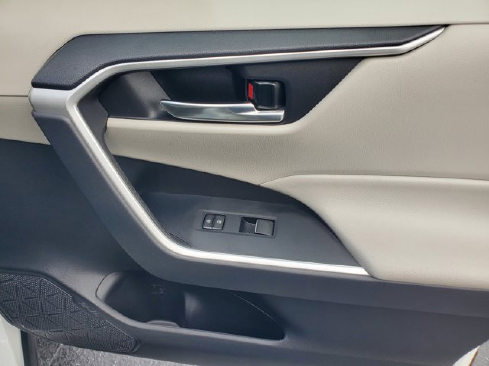 Used 2021 Toyota RAV4 XLE Premium image 38