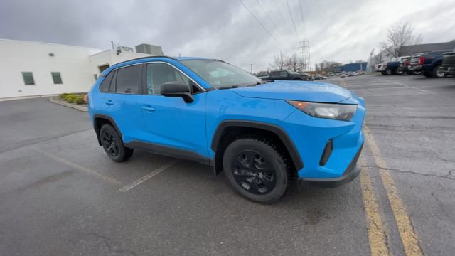 Used 2021 Toyota RAV4 LE AWD/4WD image 2