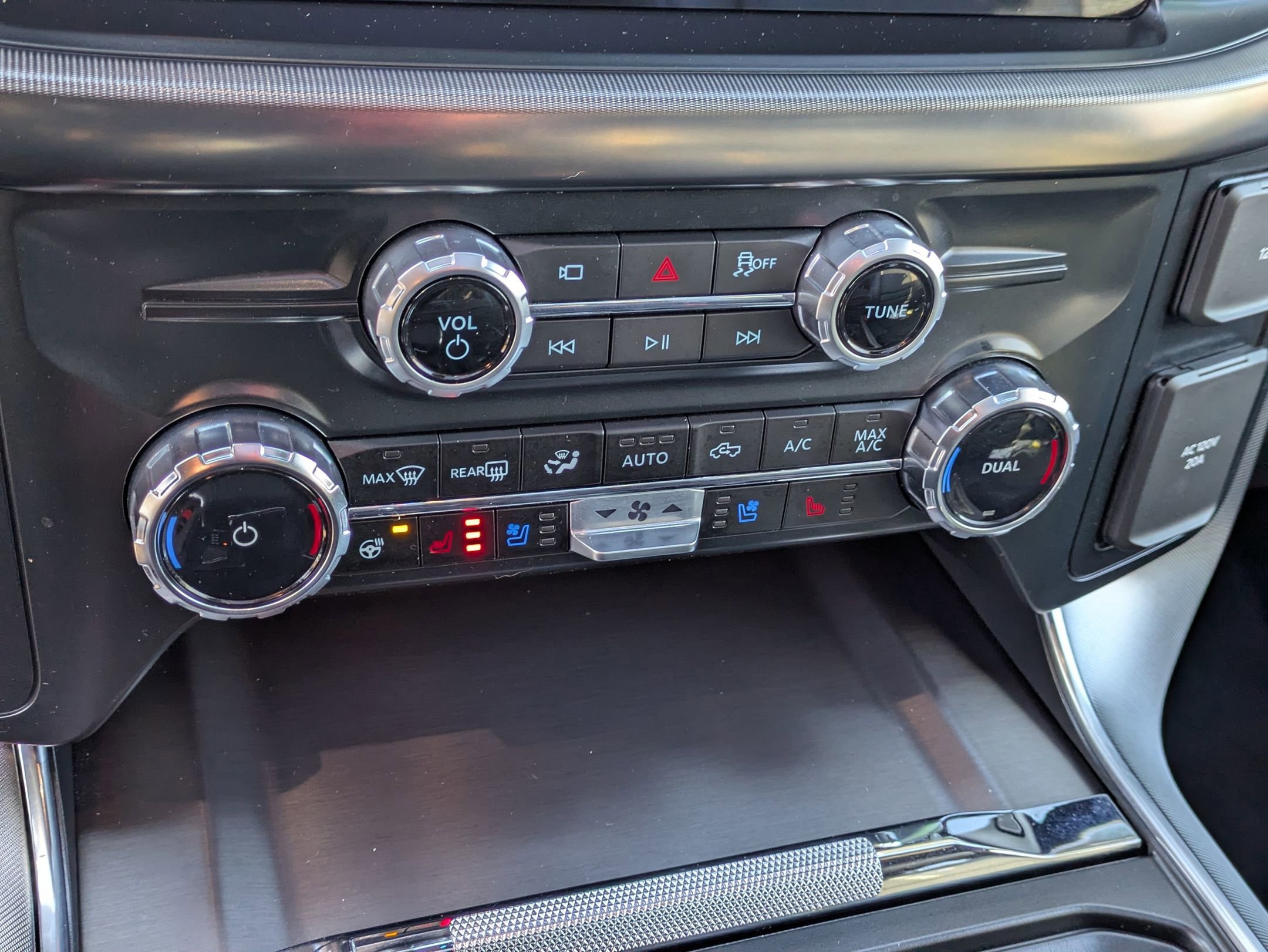 Certified 2025 Ford F150 Platinum w/ Equipment Group 702A High image 27