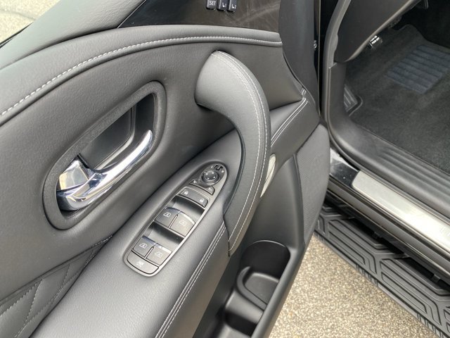 Used 2023 INFINITI QX80 Sensory w/ All-Season Package AWD/4WD image 11