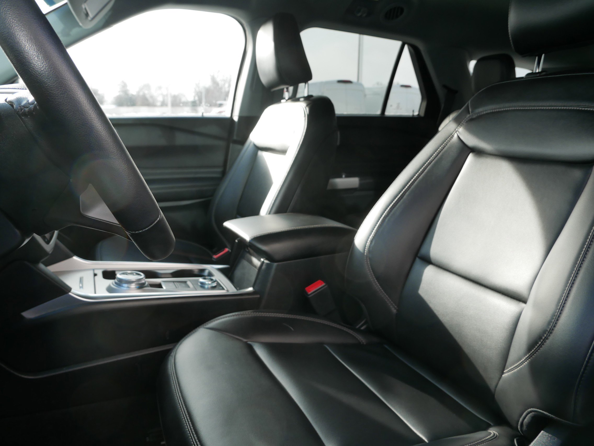 Certified 2022 Ford Explorer XLT w/ Equipment Group 202A image 6