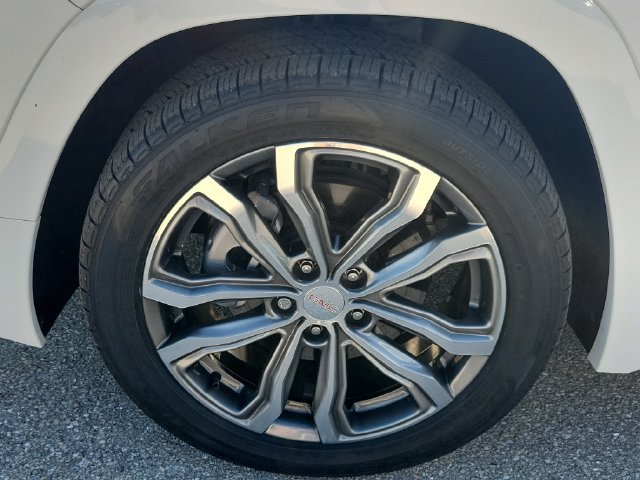 Used 2020 GMC Terrain Denali w/ Denali Premium Package FWD image 13