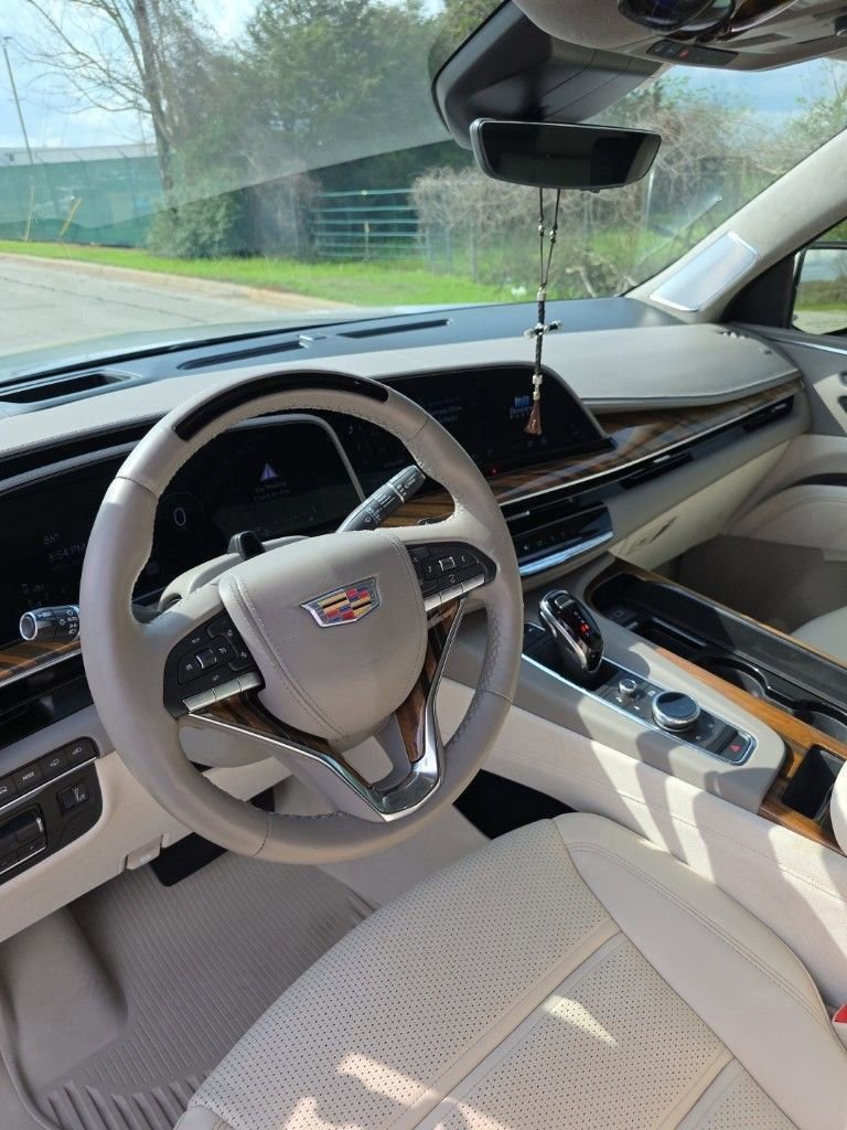 Used 2024 Cadillac Escalade Sport Platinum w/ LPO, ONYX Package AWD/4WD image 3