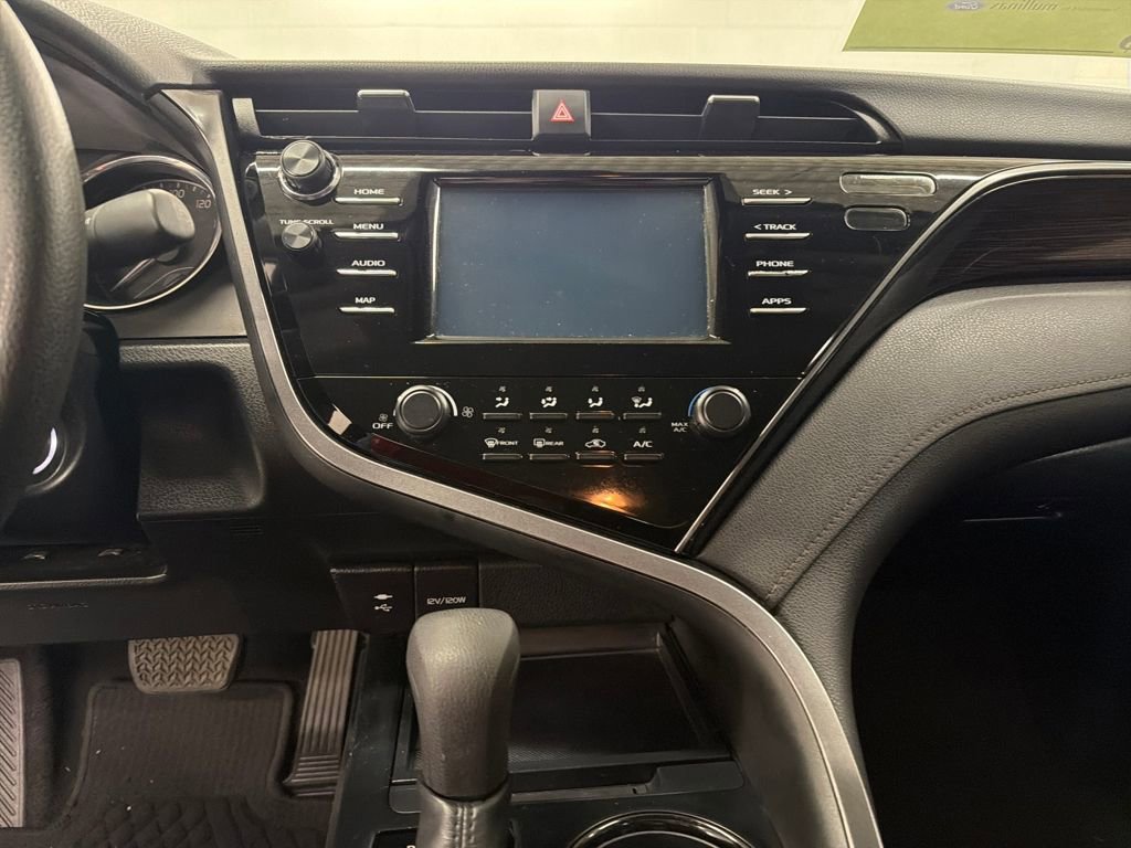 Used 2019 Toyota Camry L image 21
