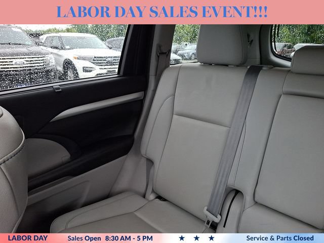 Used 2019 Toyota Highlander XLE AWD/4WD image 18