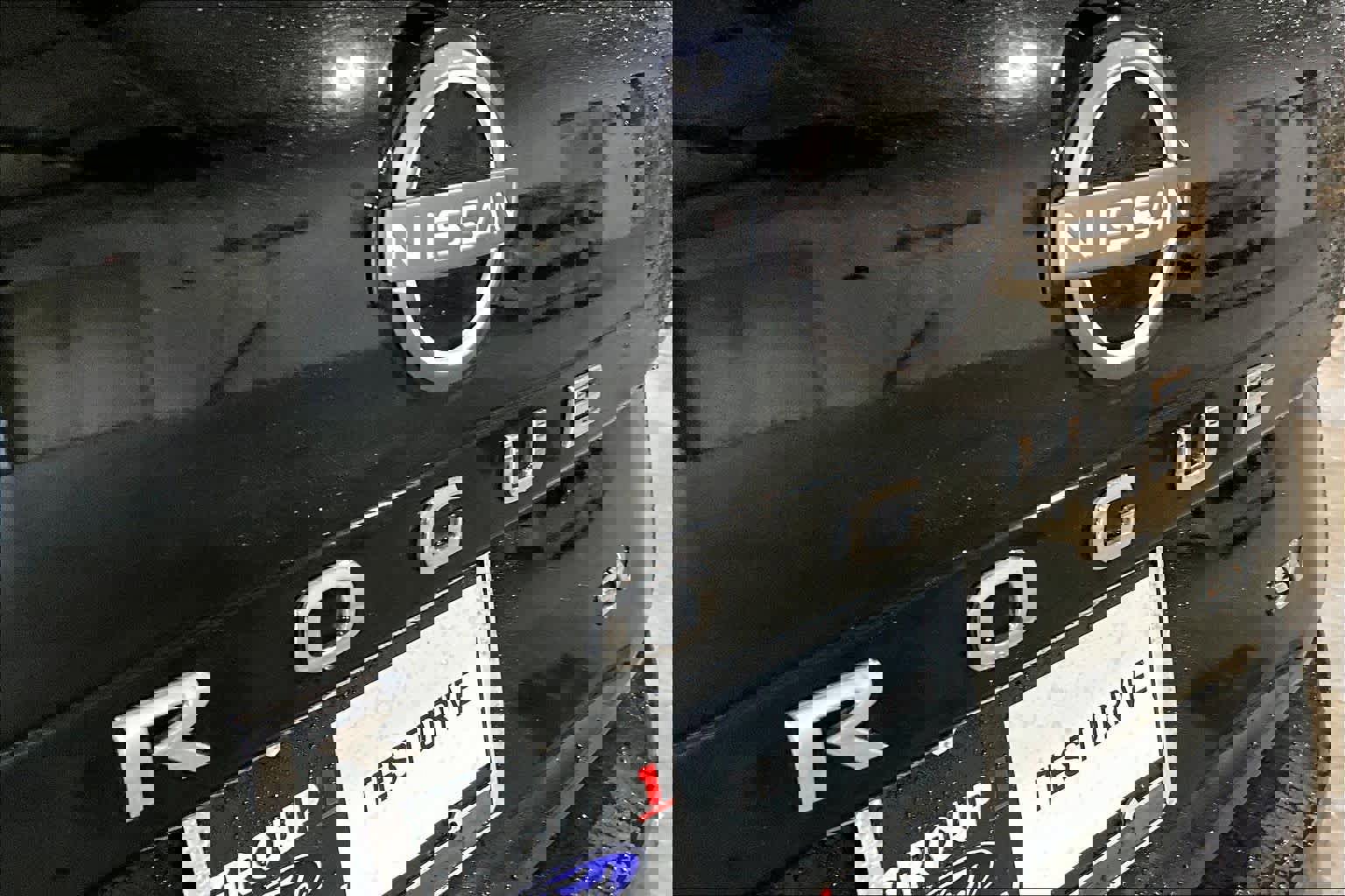 Used 2023 Nissan Rogue SV image 30