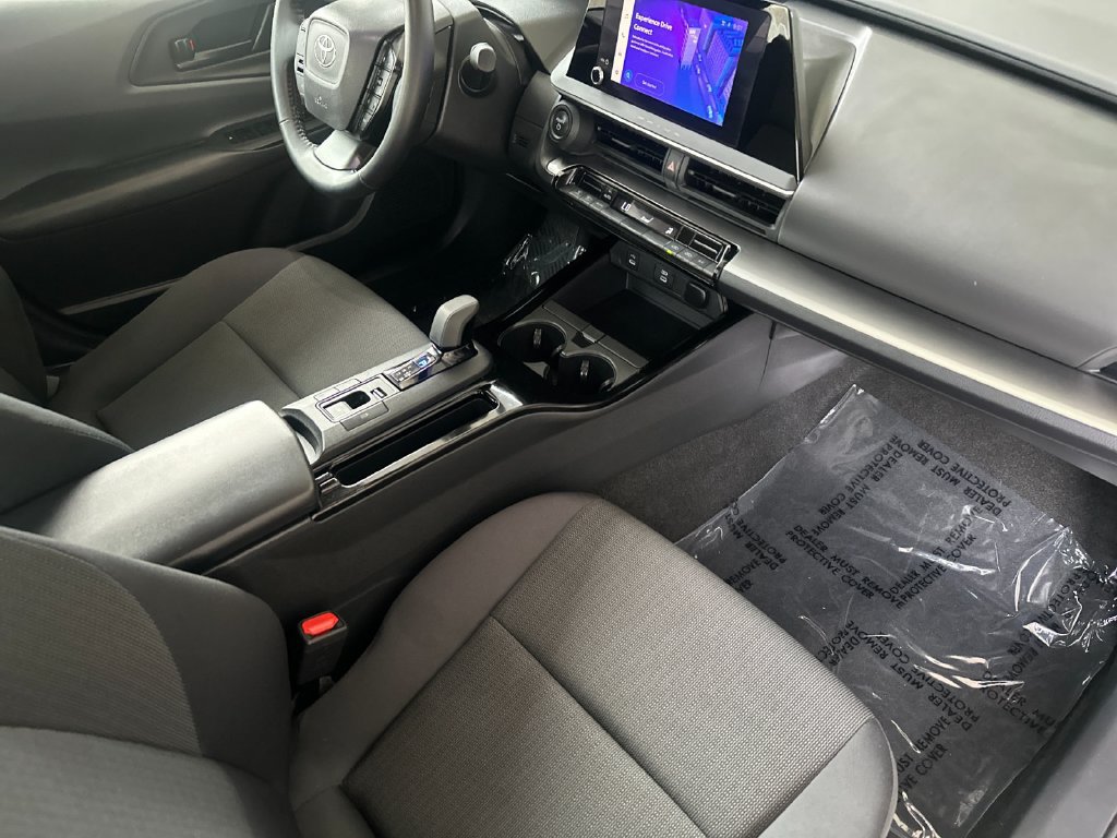 Used 2025 Toyota Prius LE FWD image 15