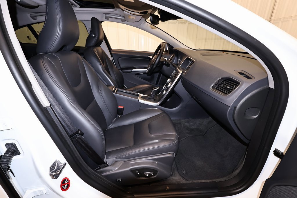 Used 2017 Volvo S60 T5 Inscription image 21