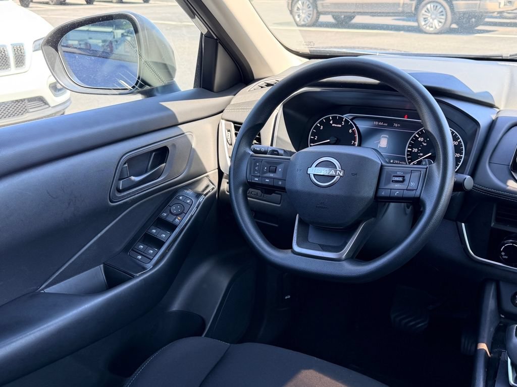 Used 2025 Nissan Rogue S AWD/4WD image 11