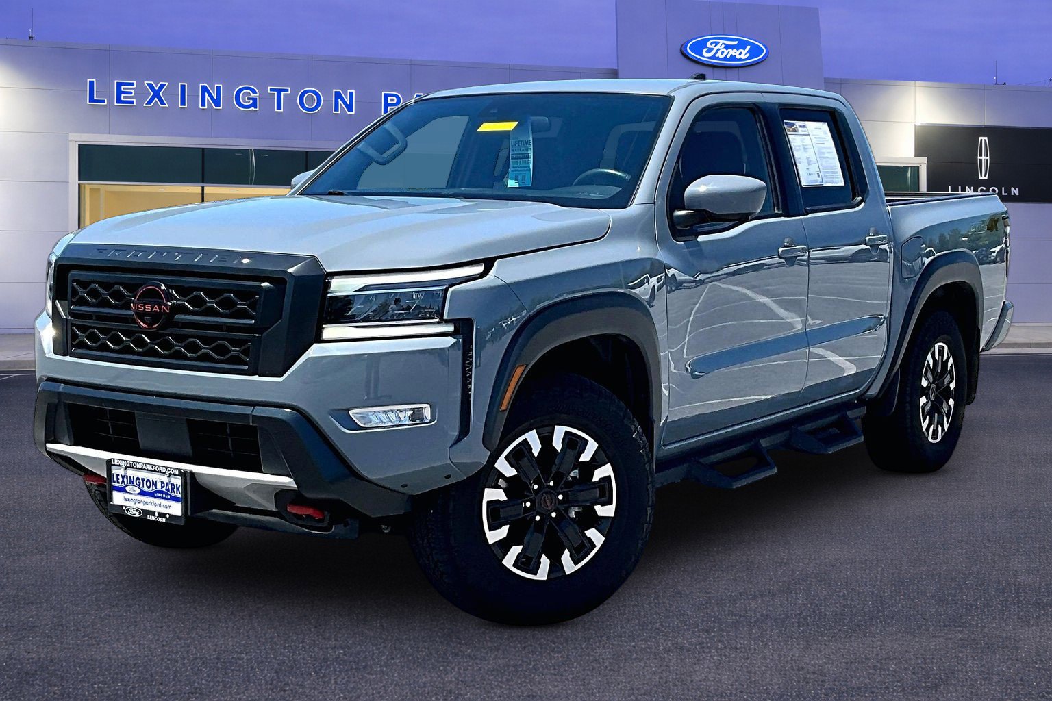Used 2023 Nissan Frontier PRO-4X w/ Pro Convenience Package AWD/4WD image 3