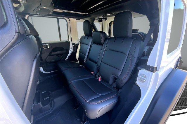 Used 2024 Jeep Wrangler Unlimited Rubicon w/ Technology Group AWD/4WD image 22