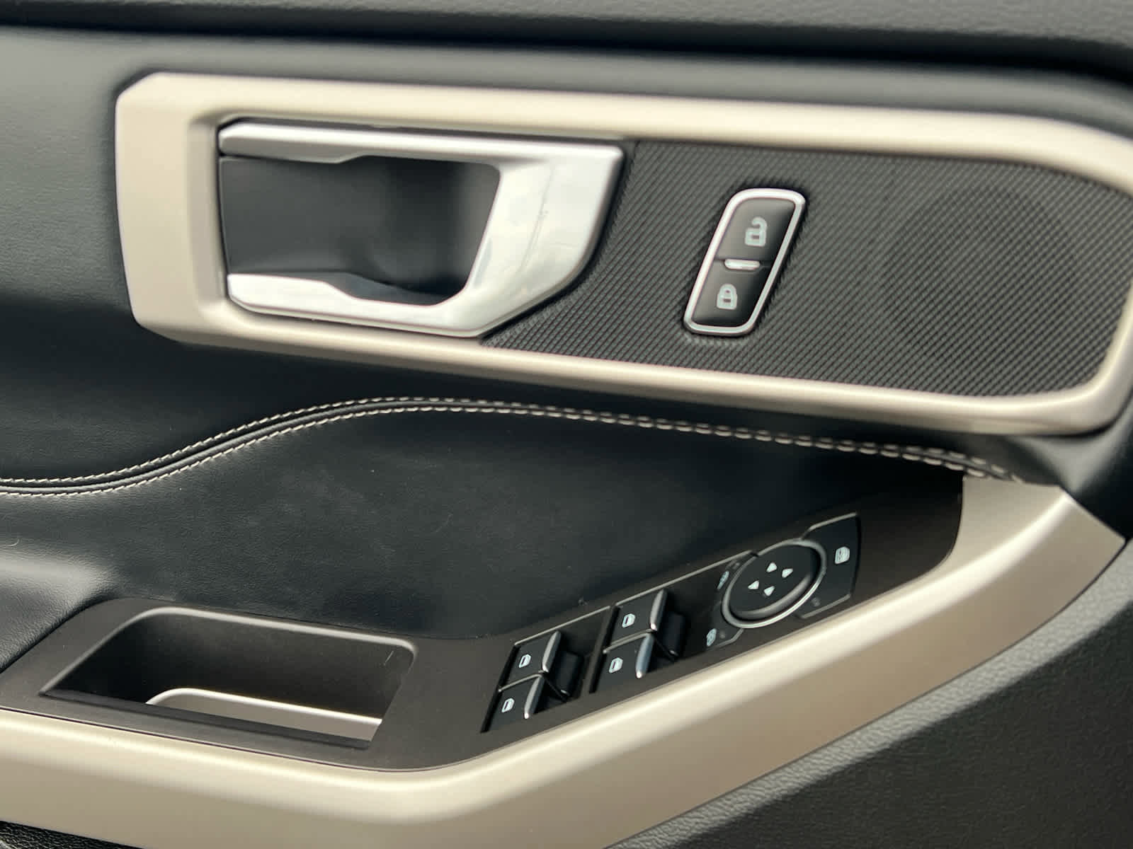 Certified 2023 Ford Explorer XLT w/ Equipment Group 202A image 33