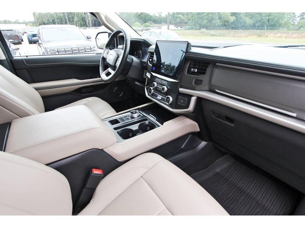Certified 2024 Ford Expedition XLT RWD image 28