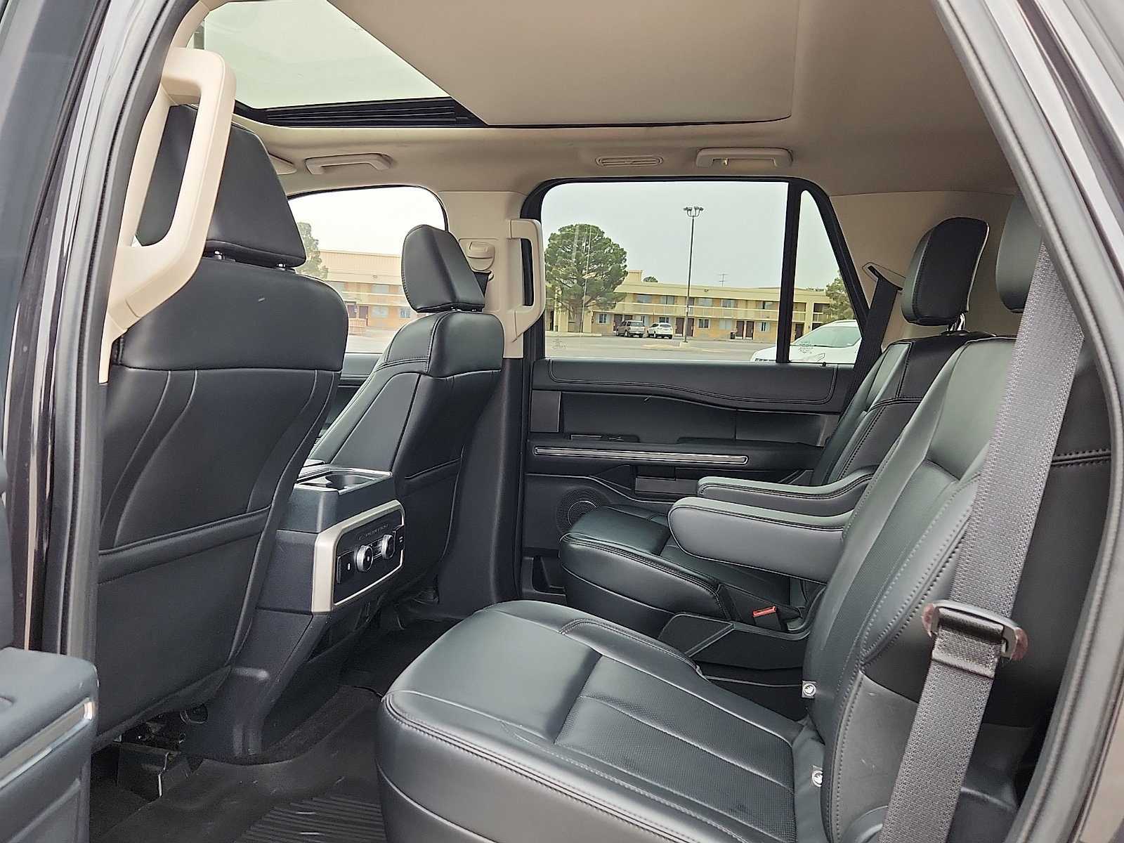 Certified 2023 Ford Expedition XLT image 9