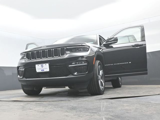 Used 2023 Jeep Grand Cherokee Limited AWD/4WD image 34