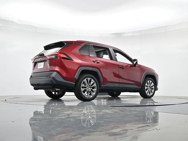 Used 2020 Toyota RAV4 XLE Premium FWD image 29