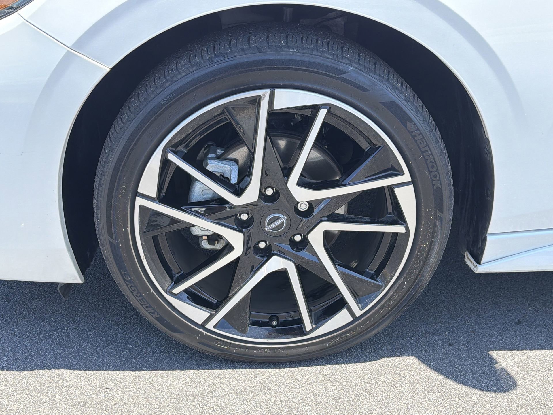 Used 2025 Nissan Sentra SR FWD image 30