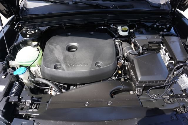 Used 2021 Volvo XC40 T4 Momentum w/ Protection Package Premier FWD image 13