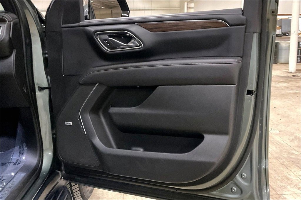 Used 2023 Chevrolet Suburban Premier image 22