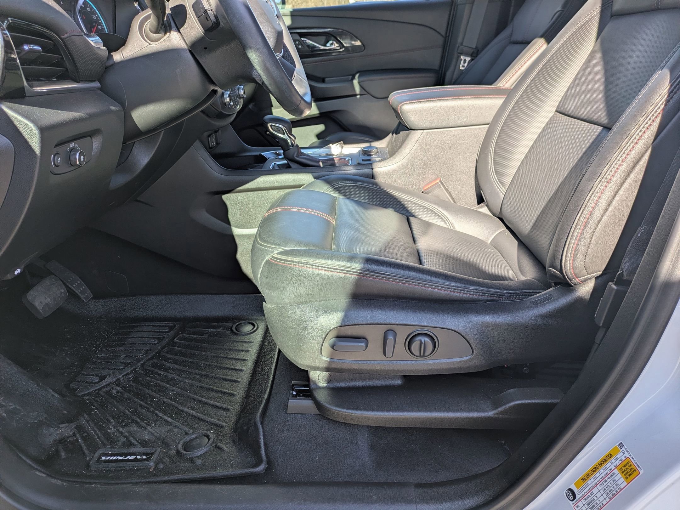 Used 2023 Chevrolet Traverse RS image 13