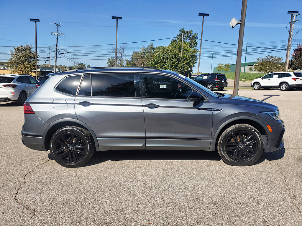 Used 2022 Volkswagen Tiguan SE R-Line AWD/4WD image 4