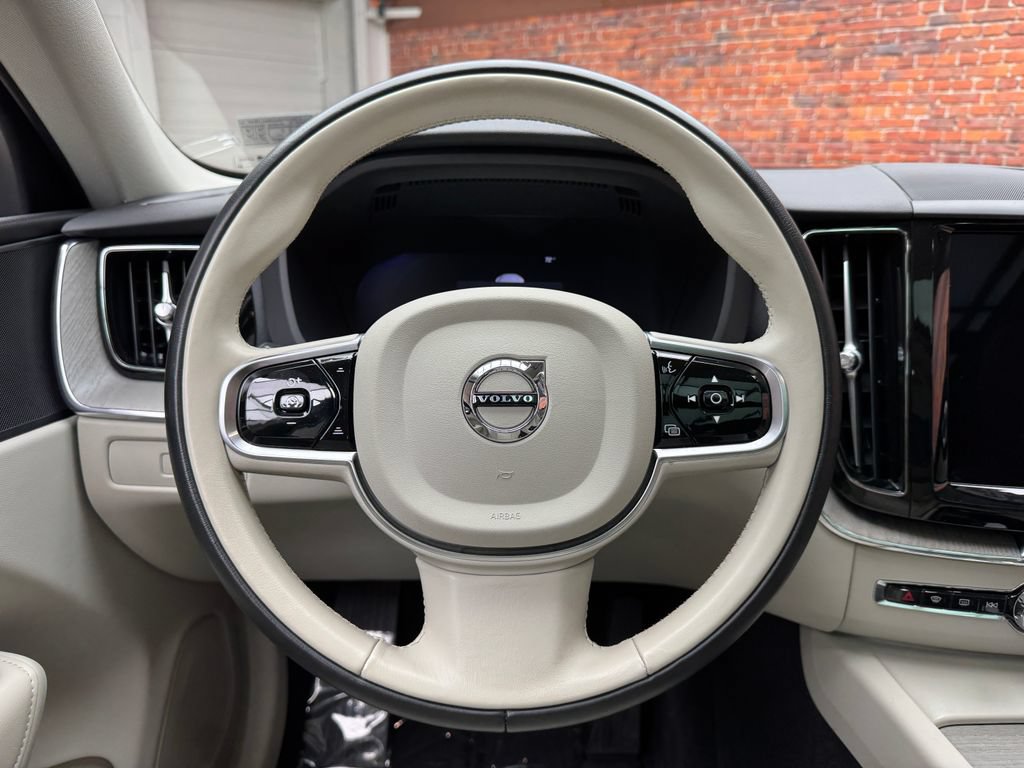 Used 2024 Volvo XC60 B5 Plus w/ Protection Package Premier AWD/4WD image 13